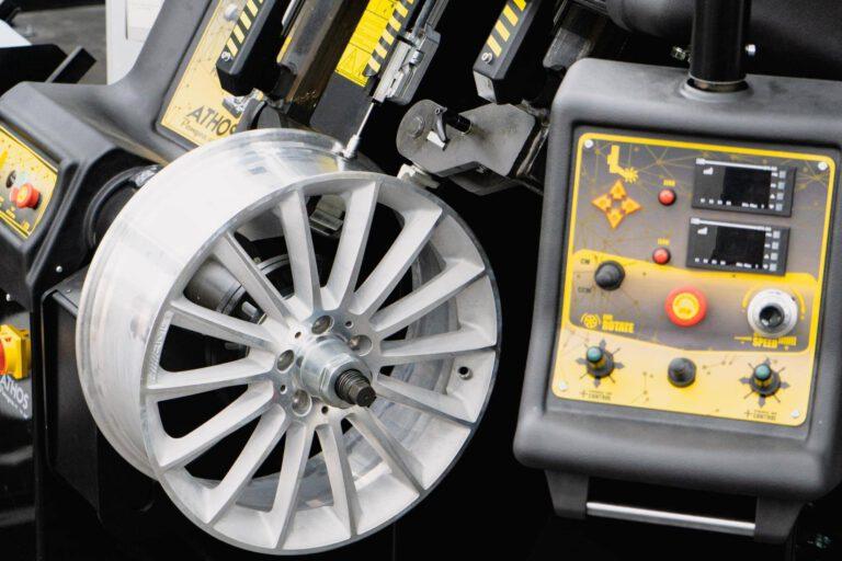 Neue Felgen-Richtmaschine- Die Felgenschmiede in Bielefeld