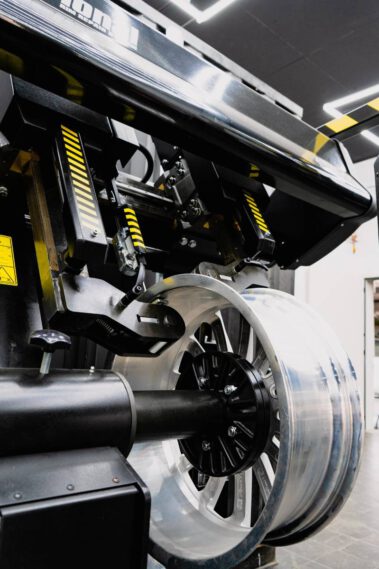 Neue Felgen-Richtmaschine- Die Felgenschmiede in Bielefeld
