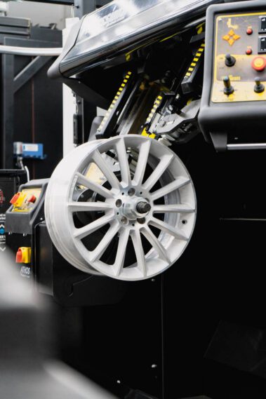 Neue Felgen-Richtmaschine- Die Felgenschmiede in Bielefeld