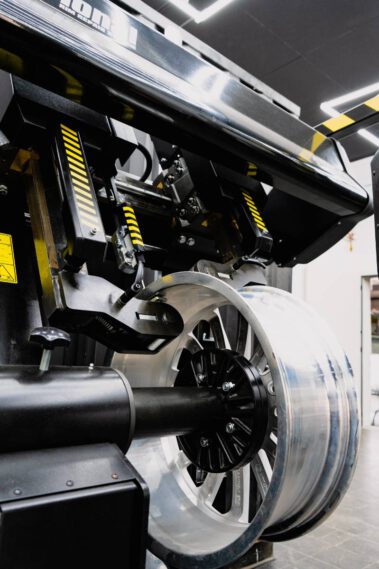 Neue Felgen-Richtmaschine- Die Felgenschmiede in Bielefeld