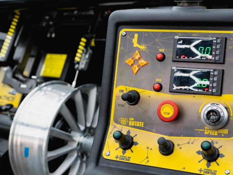 Neue Felgen-Richtmaschine- Die Felgenschmiede in Bielefeld