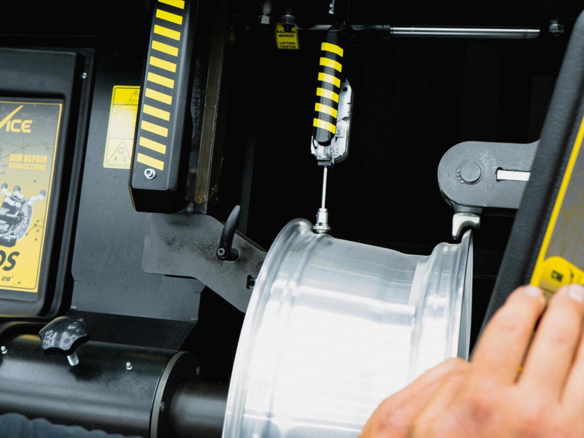 Felgenrichten bei der Felgenschmiede in Bielefeld