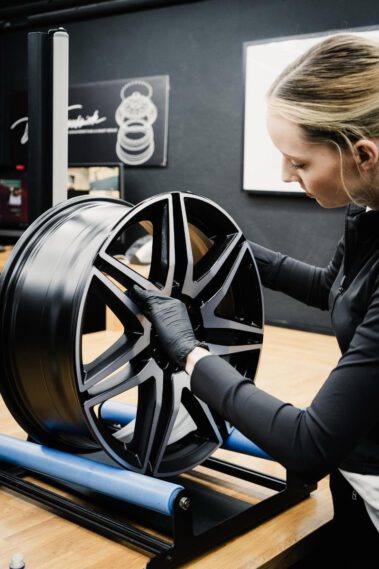 Premium-Service bei der Felgenschmiede. Die Keramikversiegelung für Felgen – in Kooperation mit RVR Detailing.