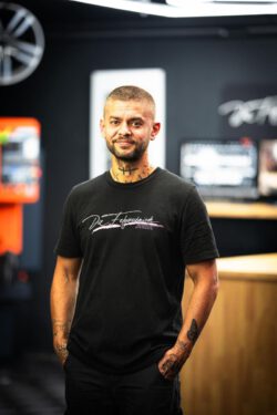 Aykut- Felgenreparatur und Felgenaufbereitung in Bielefeld- Die Felgenschmiede